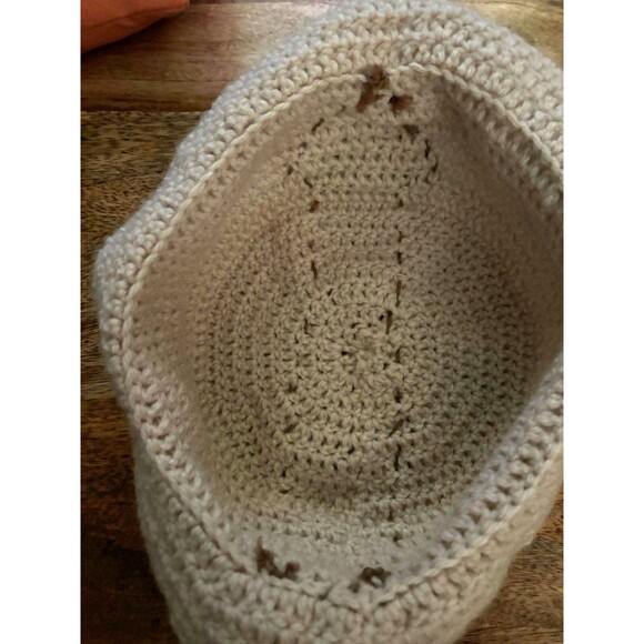 Appa Avitar hand, crocheted bucket hat - Picture 3 of 3